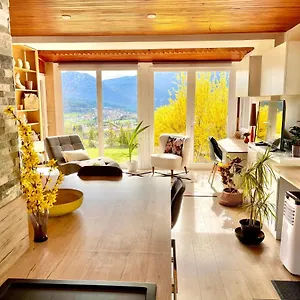 Entier Avec Vue Imprenable Sur Le Village Et La Montagne Chalet